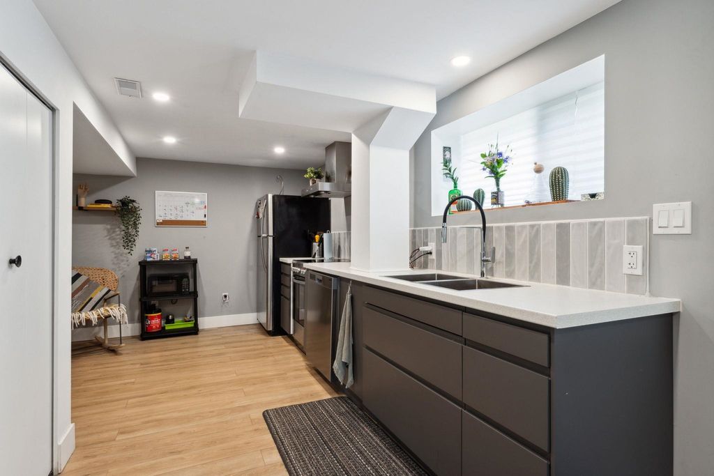 listing image 1100800991556907833
