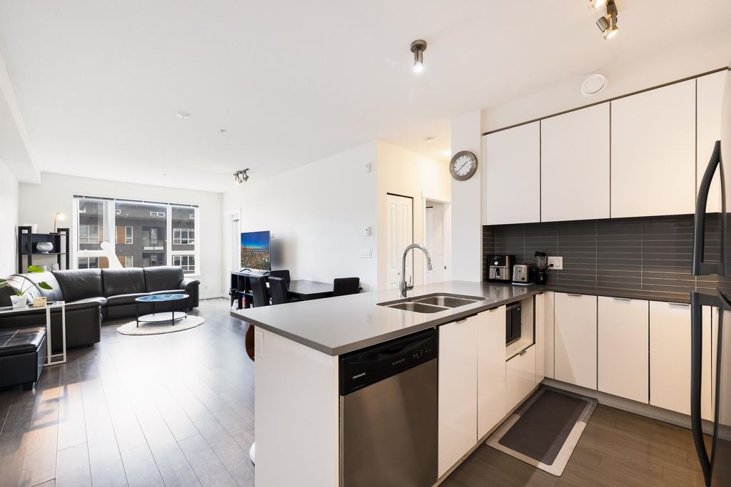 listing image 1108277407963696413