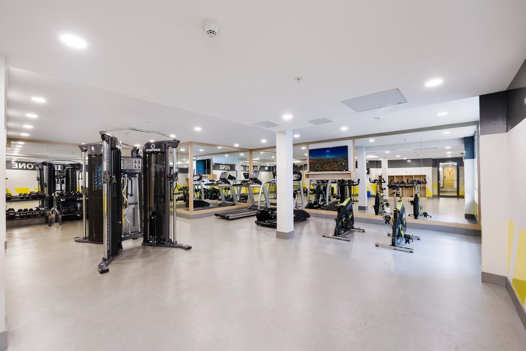 listing image 1104064450974635450