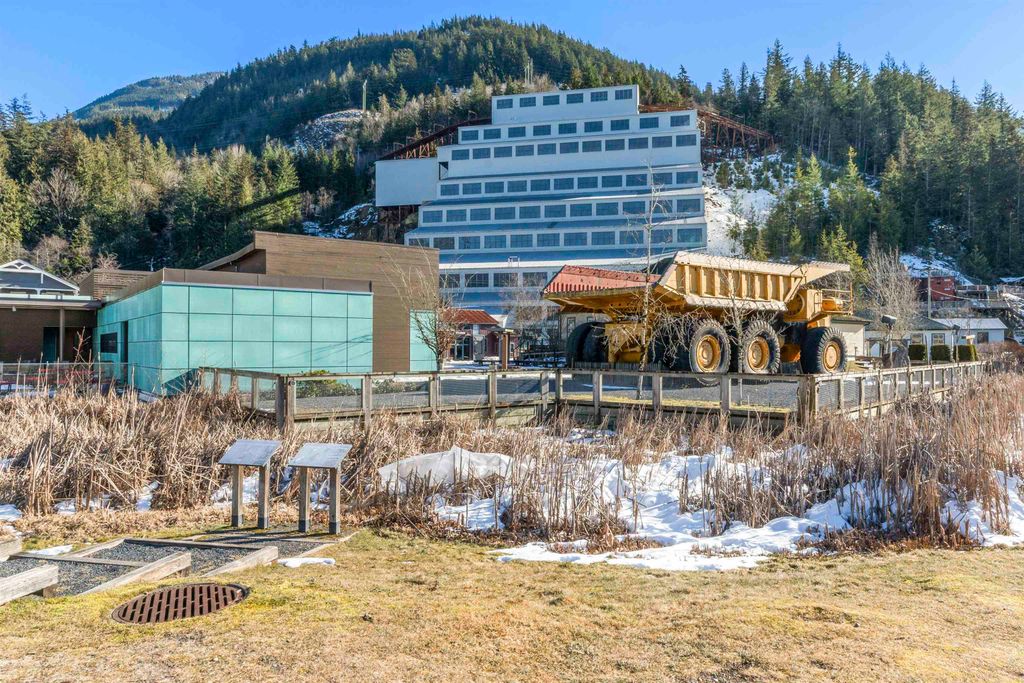listing image 1102529771844856941