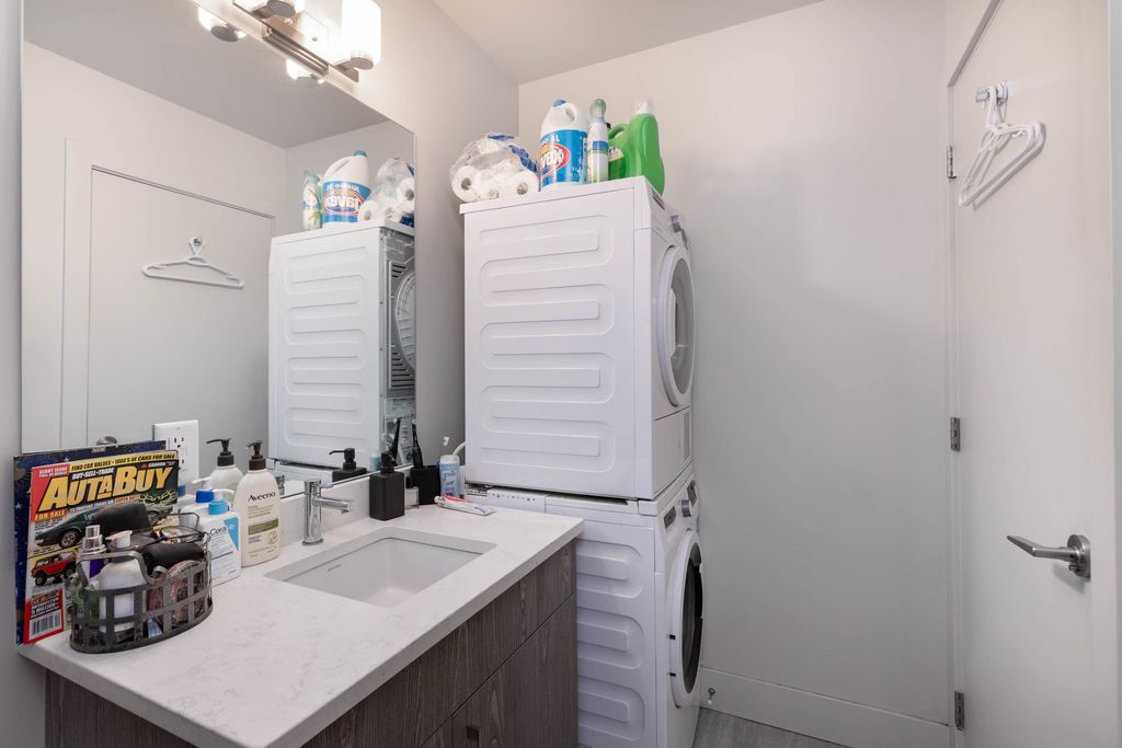 listing image 1104087986348448598