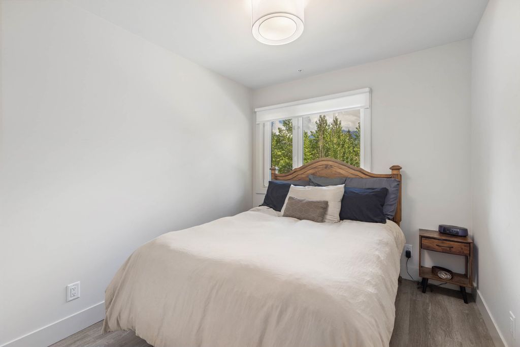 listing image 1102642954434810481