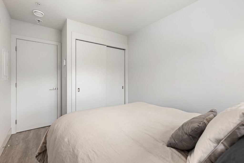 listing image 1100039536992560380