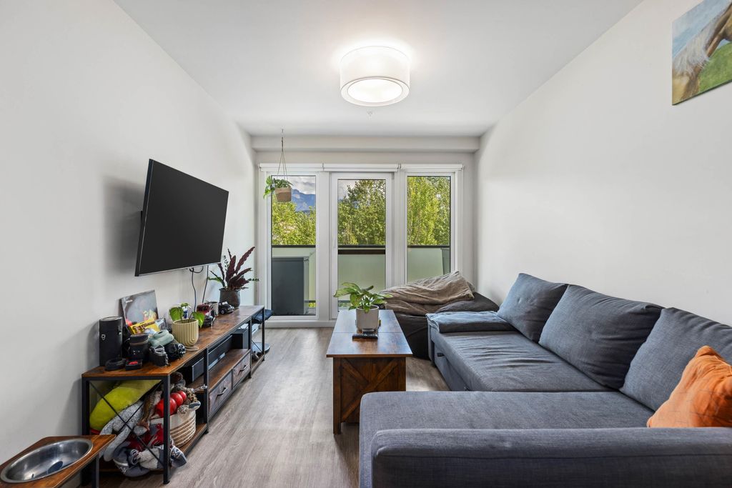 listing image 1102607076295343615