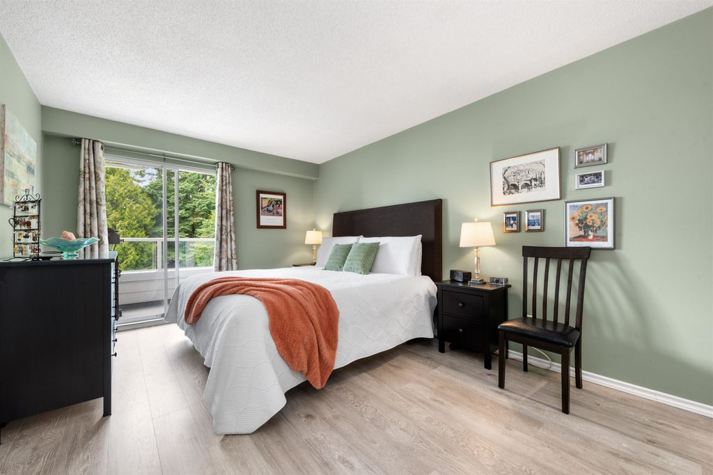 listing image 1103738064585943081