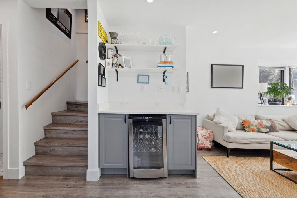 listing image 1102211966669474459