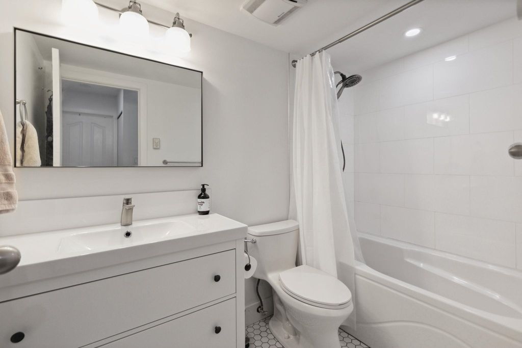 listing image 1103015797684478179