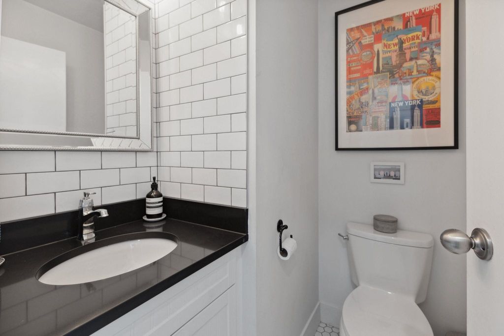 listing image 1107104354334149429