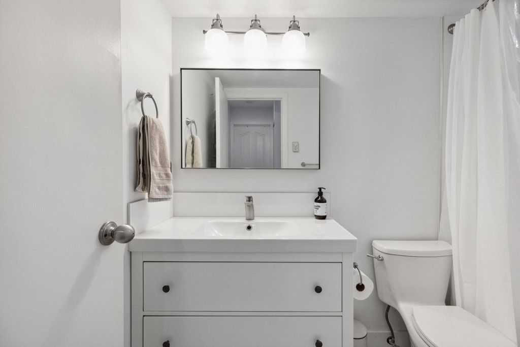 listing image 1103769804221300137