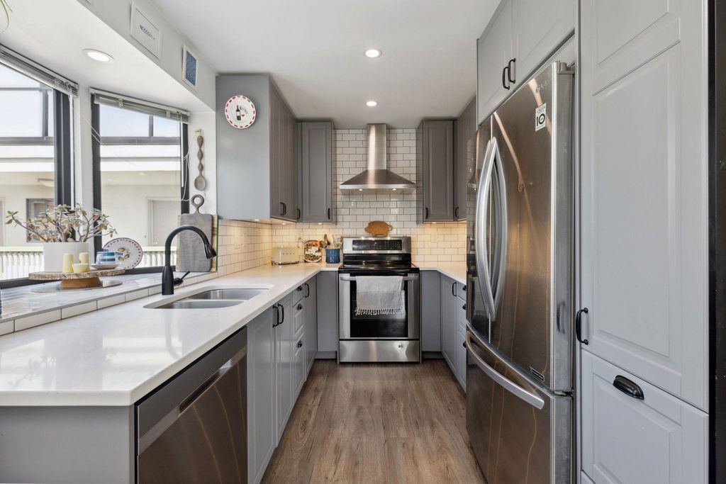 listing image 1108424386264507725
