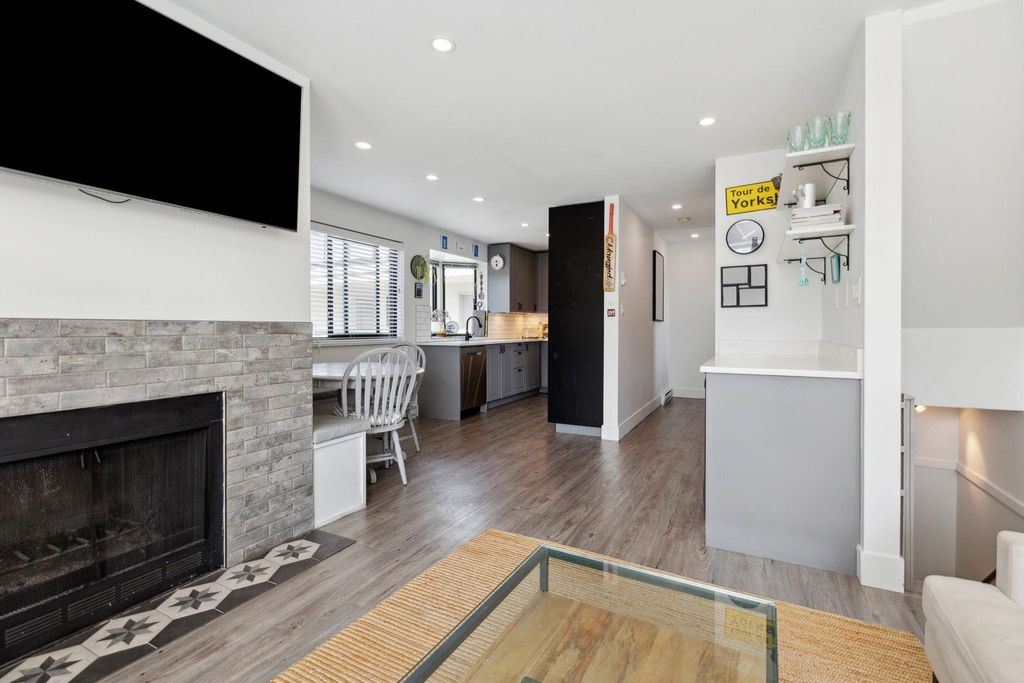 listing image 1102978443217259235