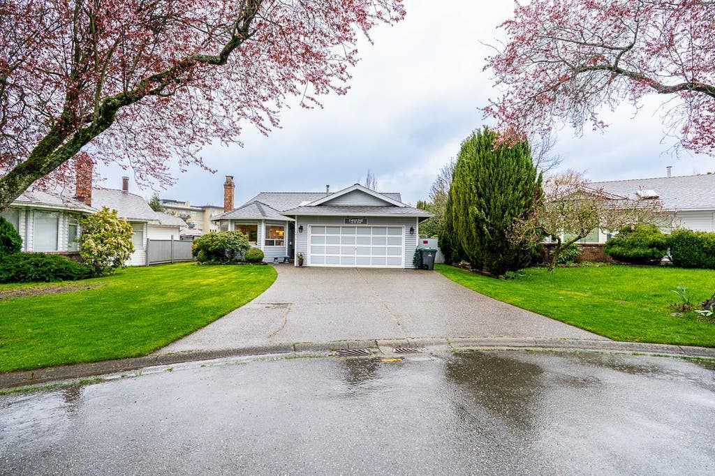 Photo of 14035 16b Avenue, Surrey, BC V4A 8K3 (MLS # R3148927)