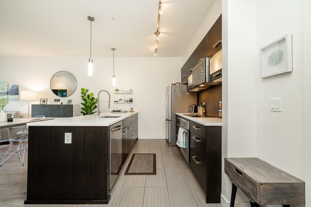 listing image 1105115091213797234