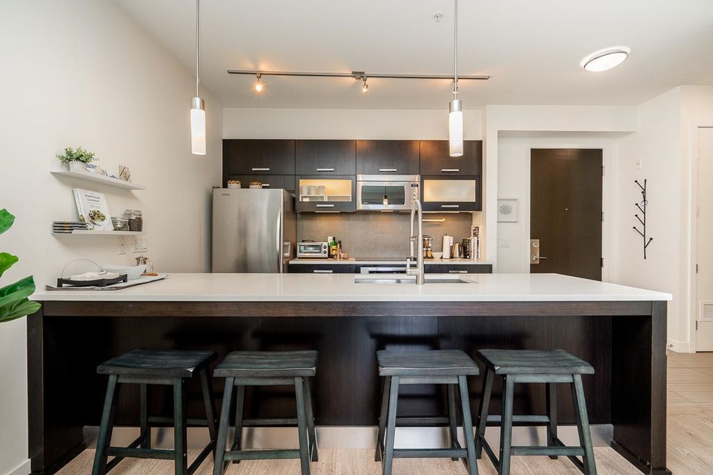 listing image 1109819060104684046