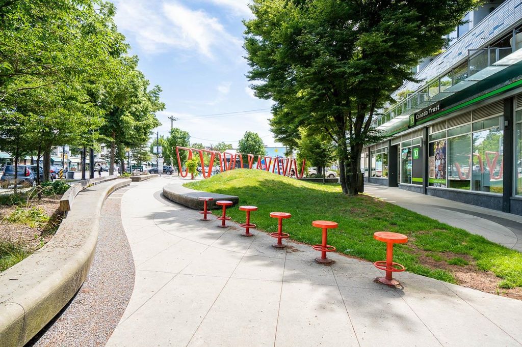 listing image 1101012859562243697