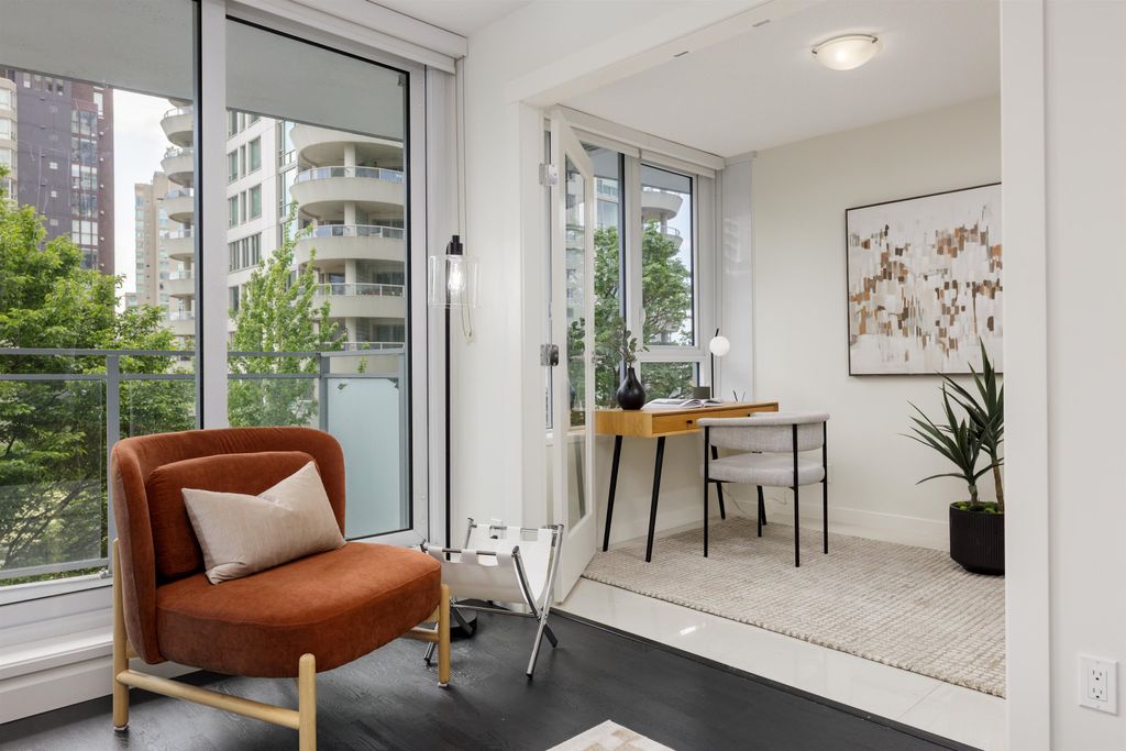 listing image 1102102821791552963