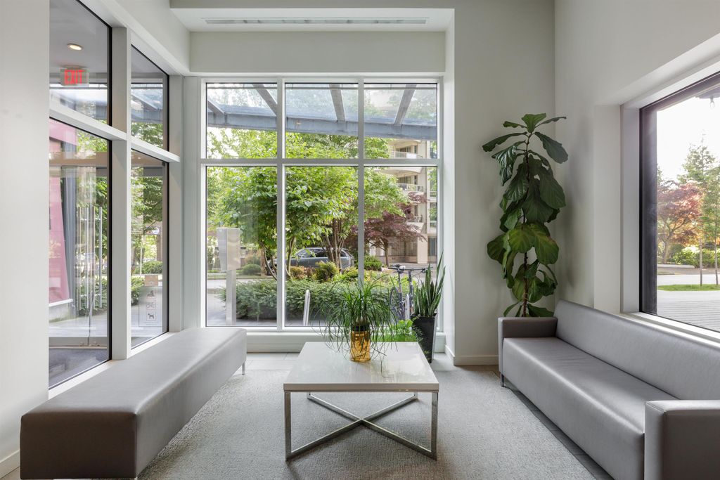 listing image 1102379759430555782