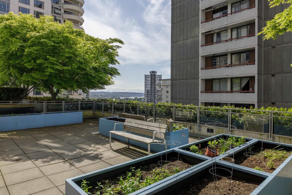 listing image 1109503881935629759