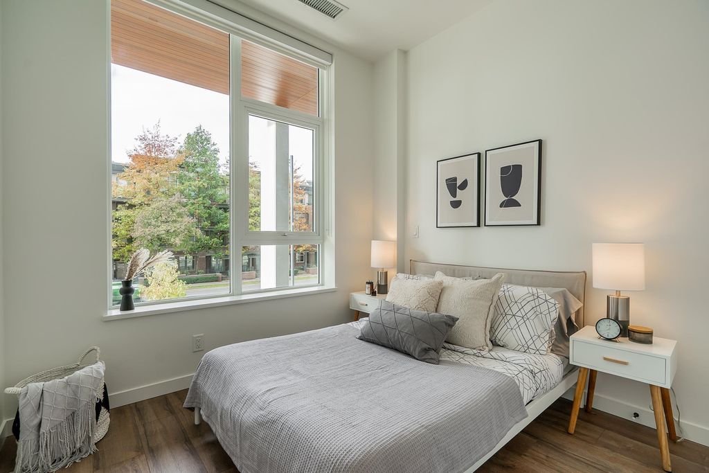 listing image 1107828105364674652