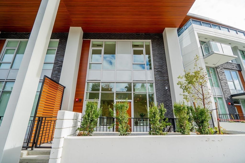 listing image 1102159187154544006