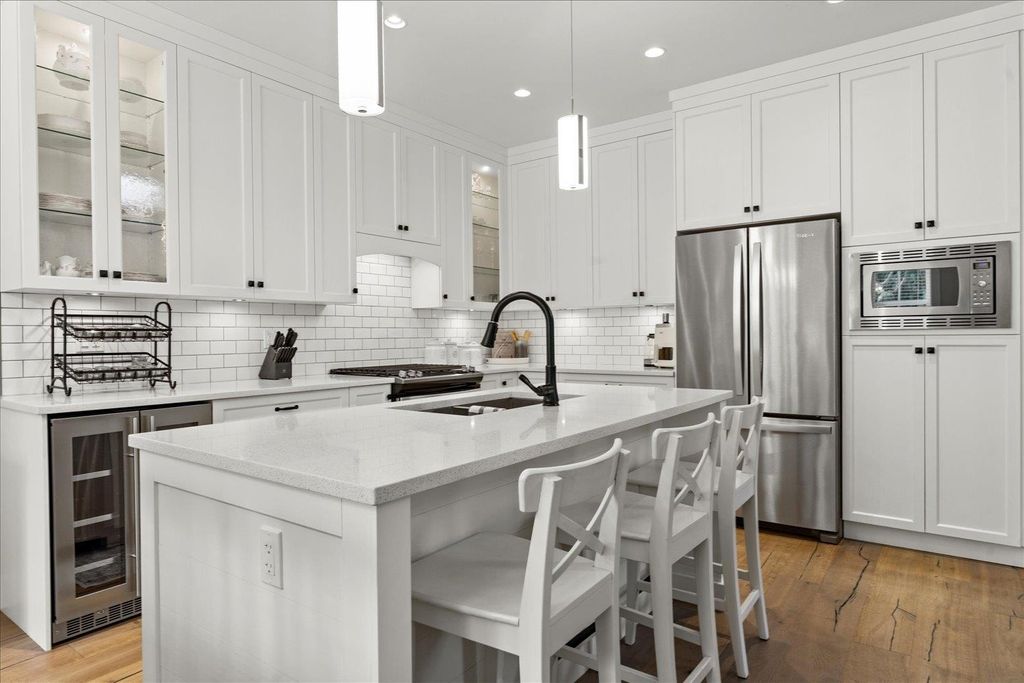 listing image 1109449654705583838