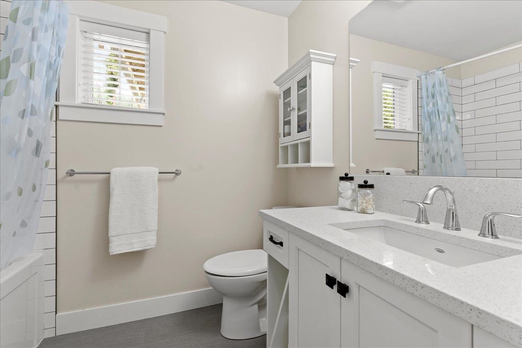 listing image 1105732761716685827