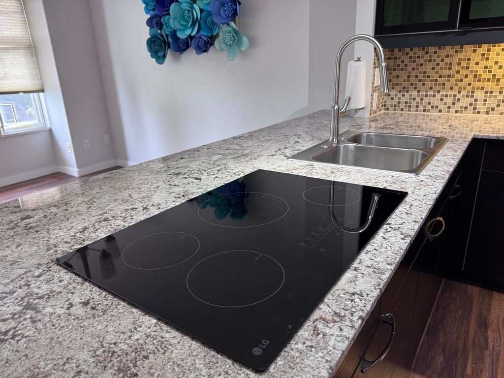 listing image 1103981831935367826