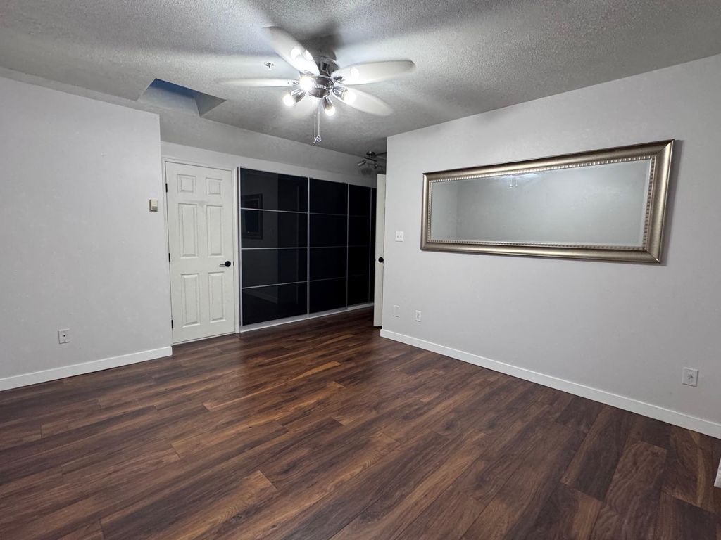 listing image 1102275646989391730