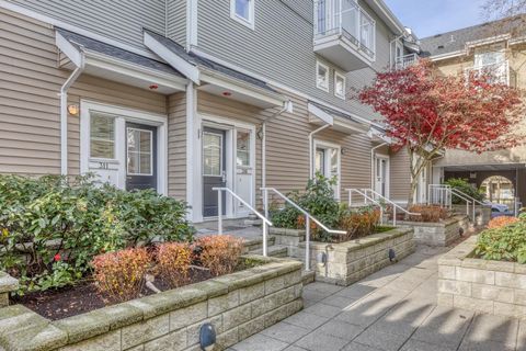 618 Langside Avenue 311 Coquitlam BC V3J 0B8