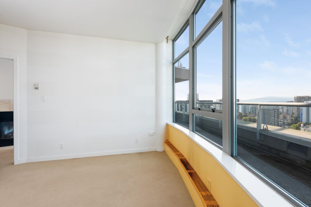 listing image 1104083159859168961