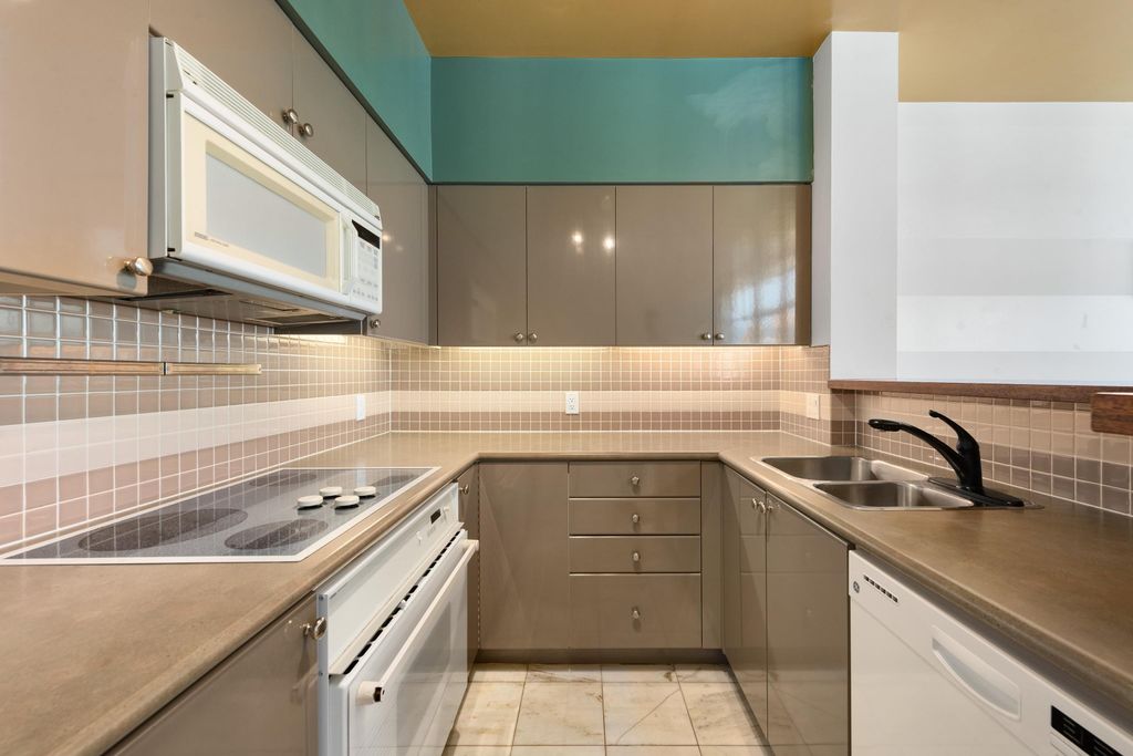 listing image 1105568341689300162