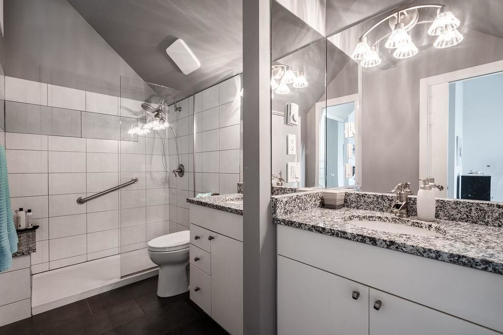 listing image 1106657420811572783