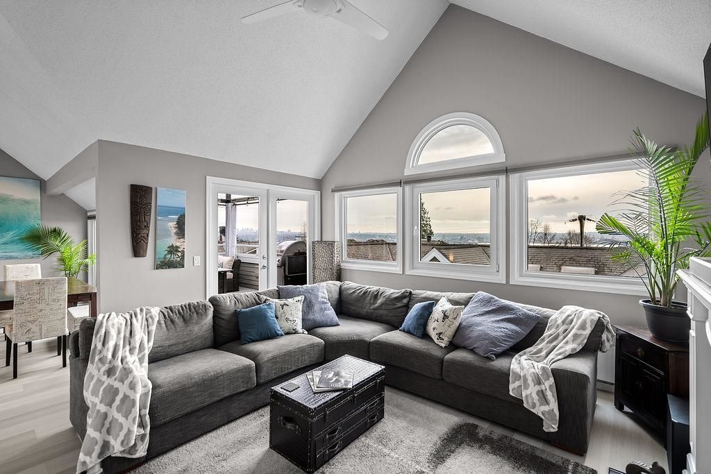 listing image 1103763853316378496