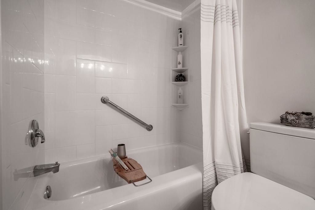 listing image 1102889430372902340