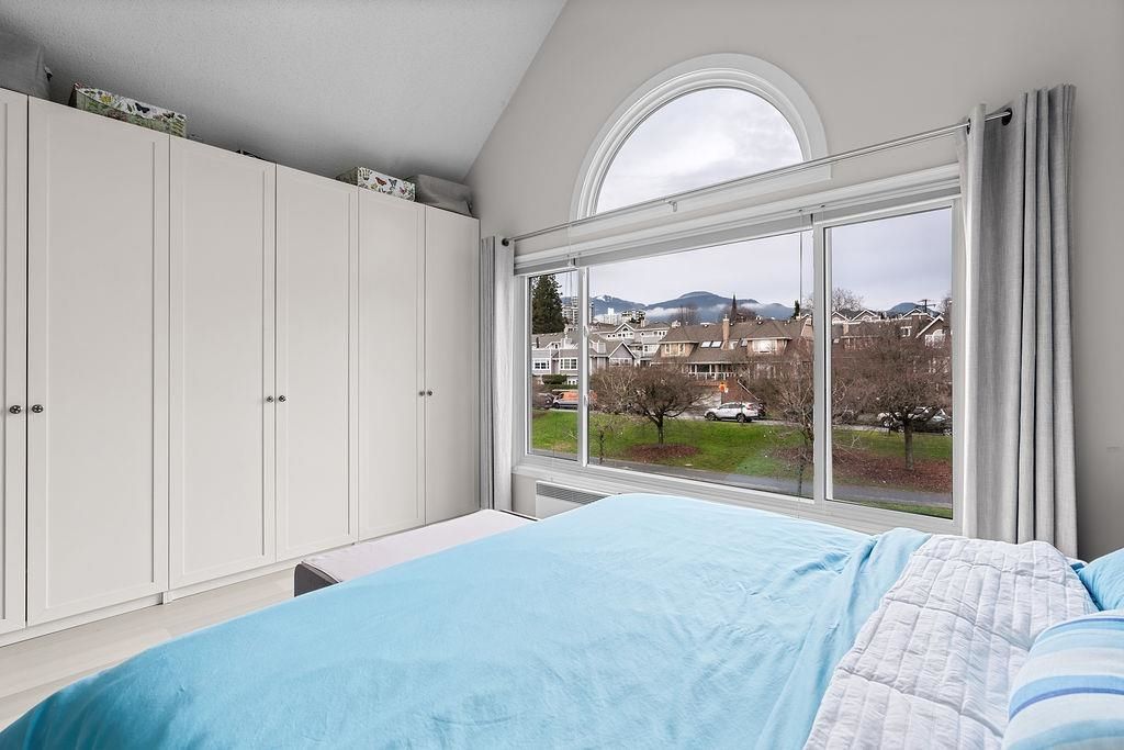 listing image 1102680735404153632