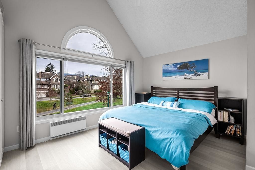 listing image 1109305093962830465