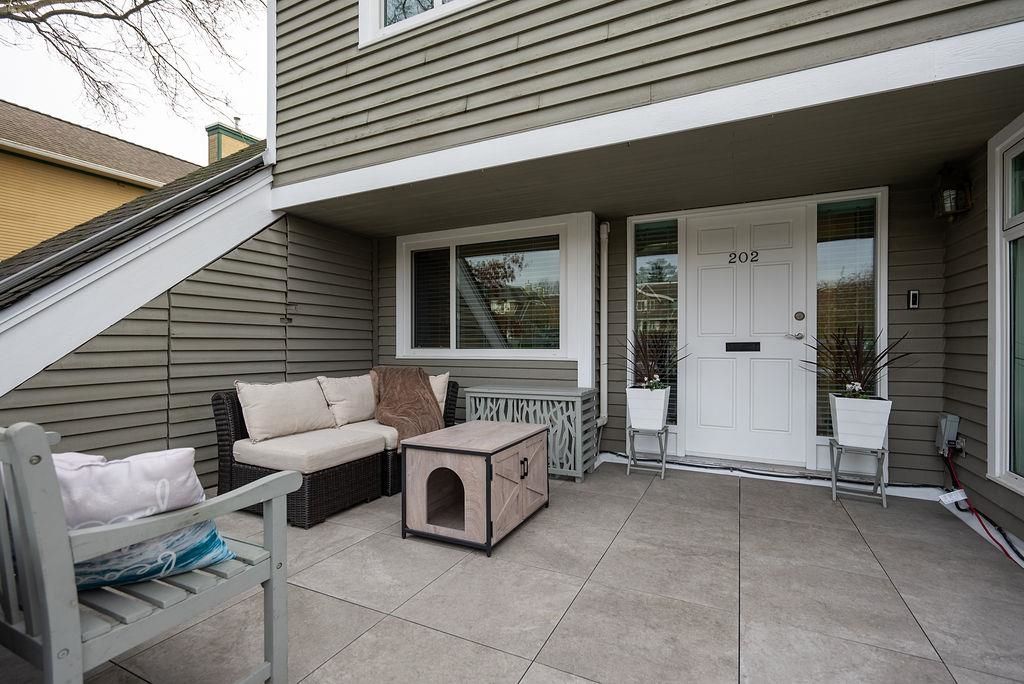 listing image 1109978428705476780