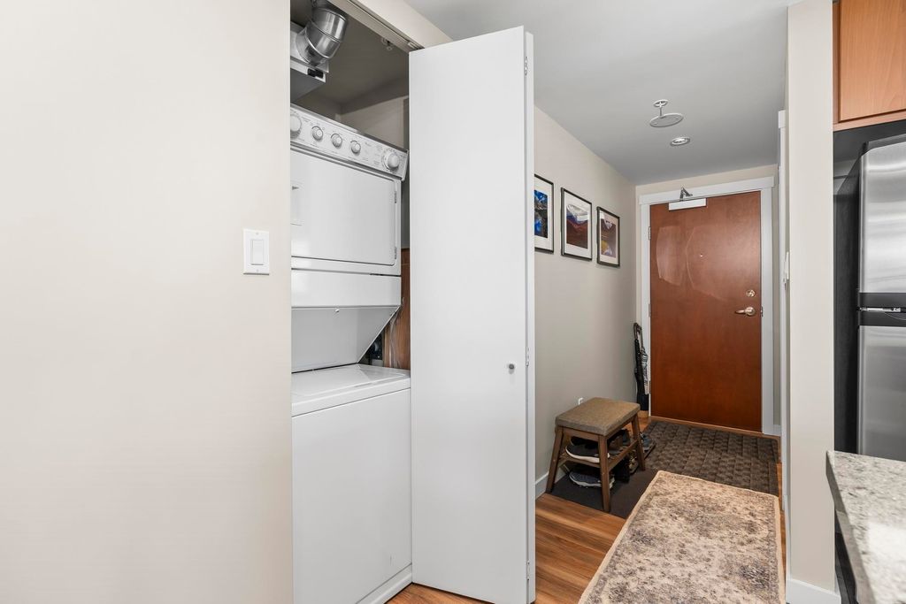 listing image 1102642500530247183