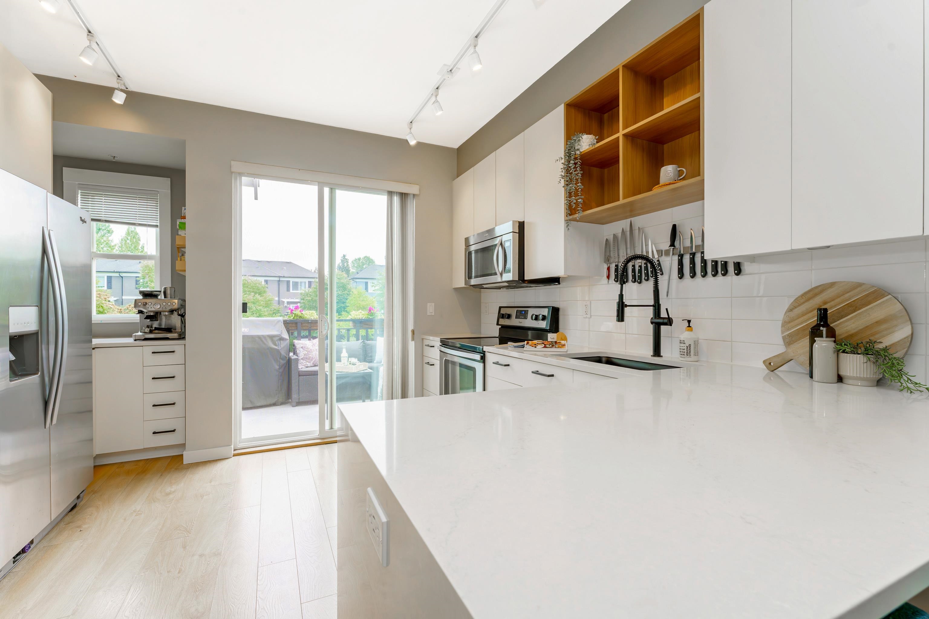 10974 Barnston View Road 5