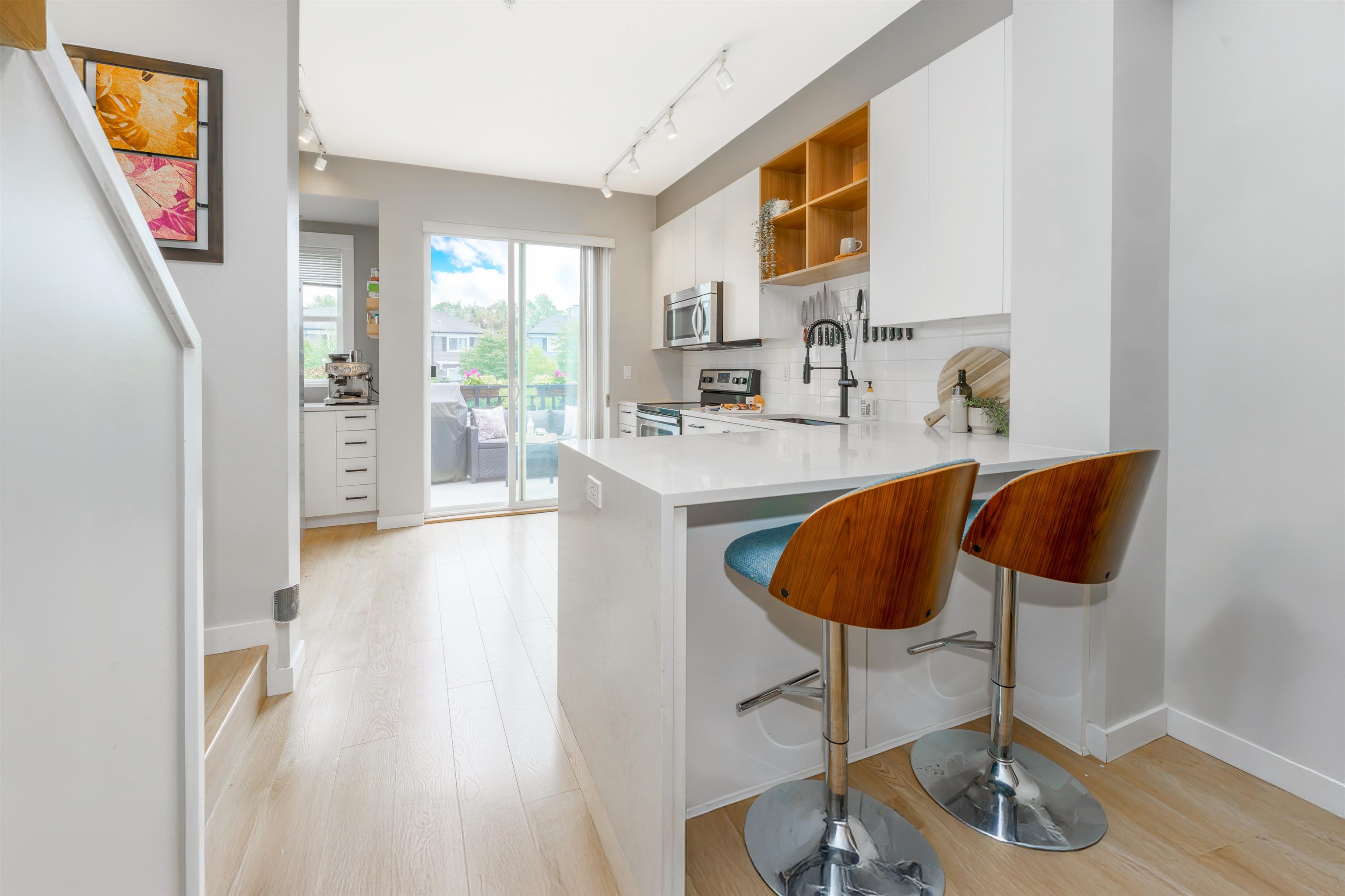 10974 Barnston View Road 5