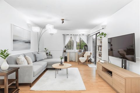 10221 133a Street 106 Surrey BC V3T 5J8