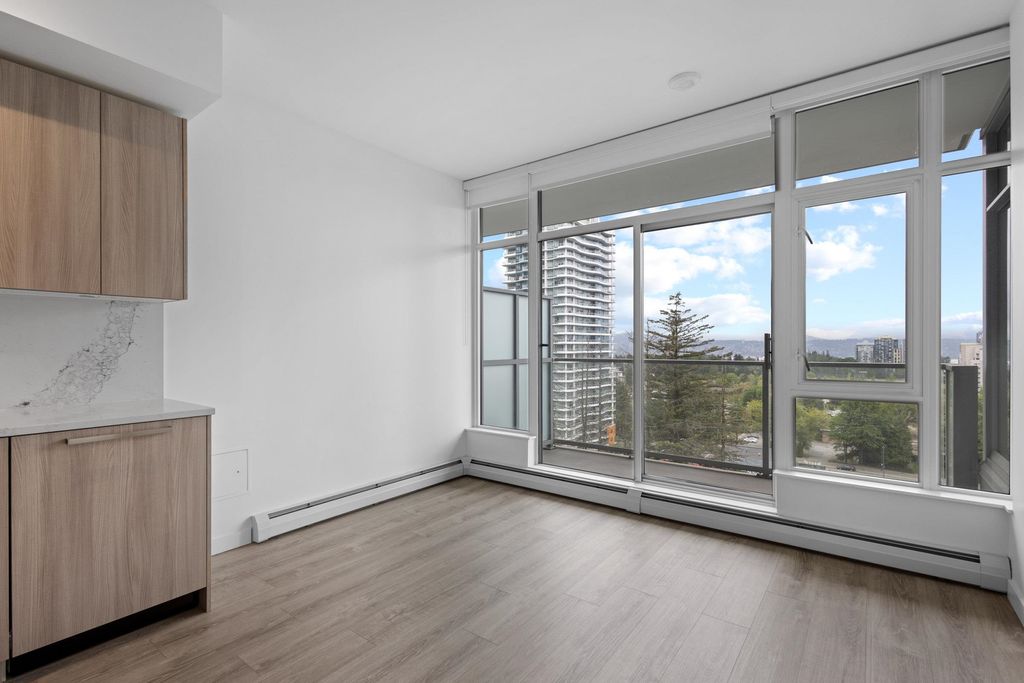 listing image 1103924260815835650