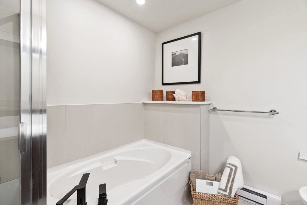 listing image 1102836226400490248
