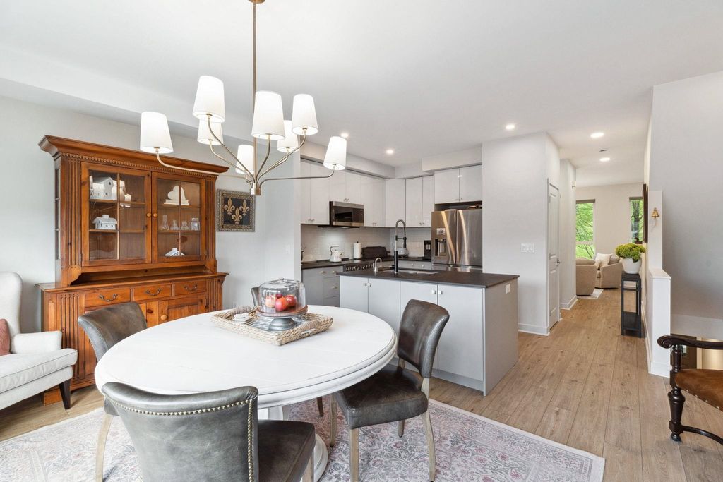 listing image 1100694327885175733