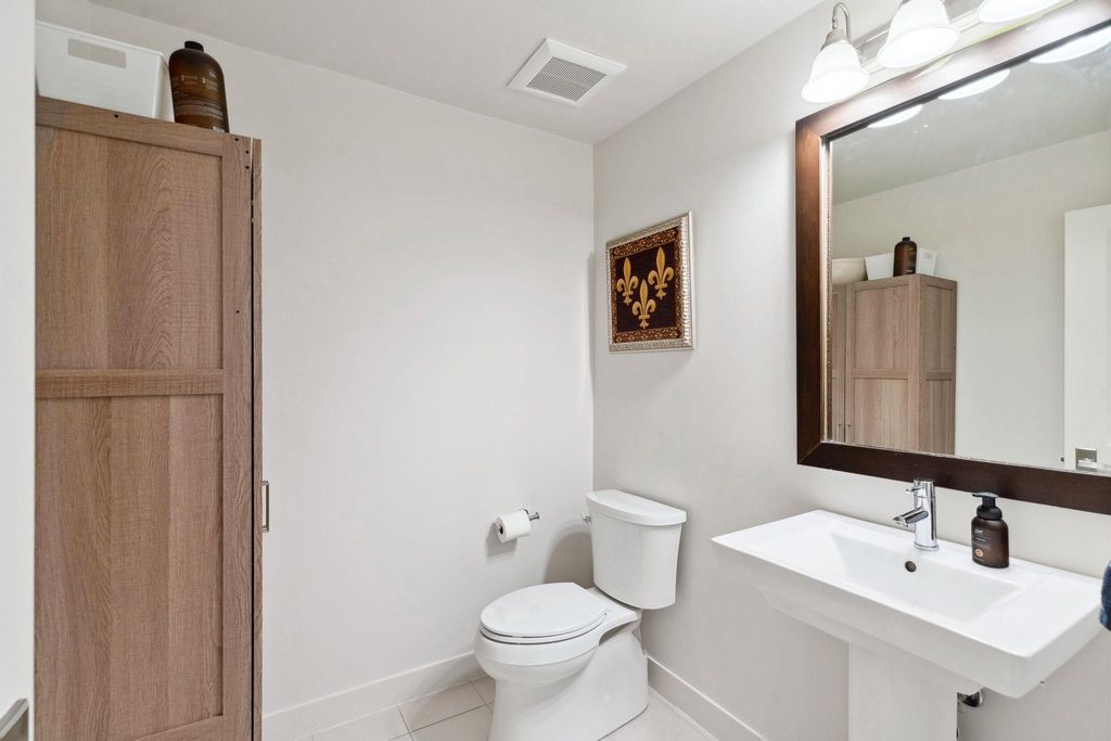 listing image 1107794320877110665