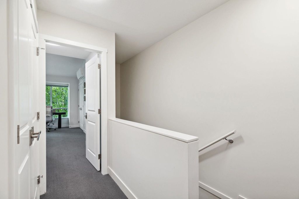 listing image 1105972743357370388