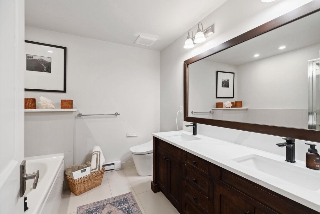 listing image 1109542015692125147