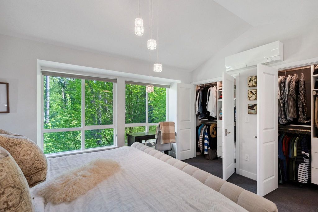 listing image 1104703332759092675