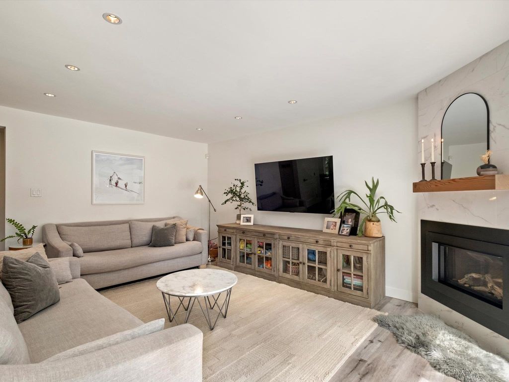 listing image 1104325450111634769