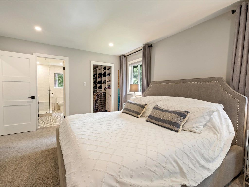 listing image 1106576313454243810